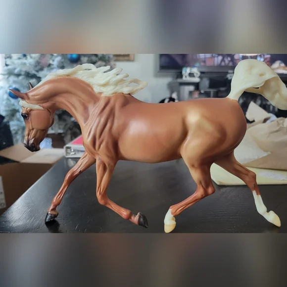 Breyer Model Horse - Picture 2 of 5